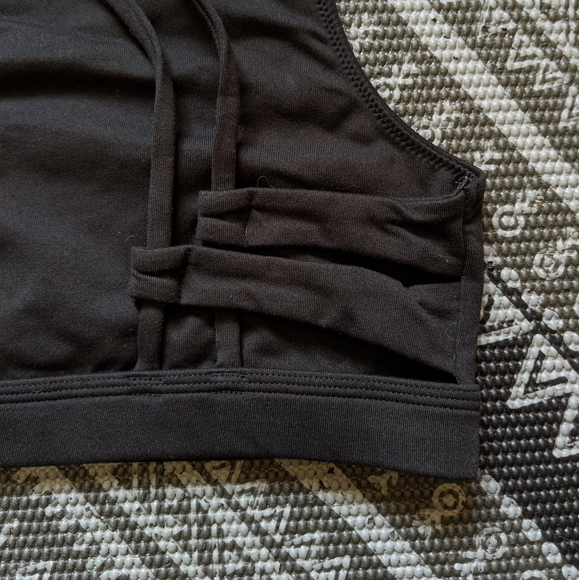 aerie | Play High Neck Strappy Back Sports Bra Light Support - Picture 4 of 5